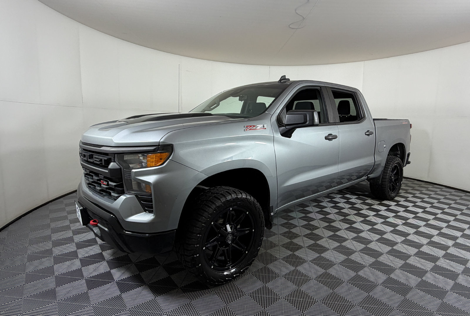 Used 2023 Chevrolet Silverado 1500 Custom Trail Boss AWD/4WD image 2