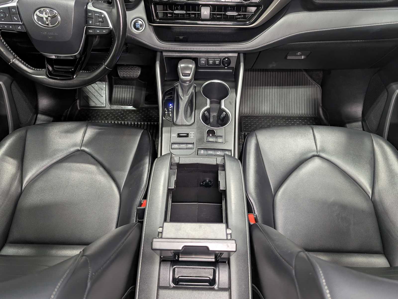 Used 2021 Toyota Highlander XLE AWD/4WD image 20