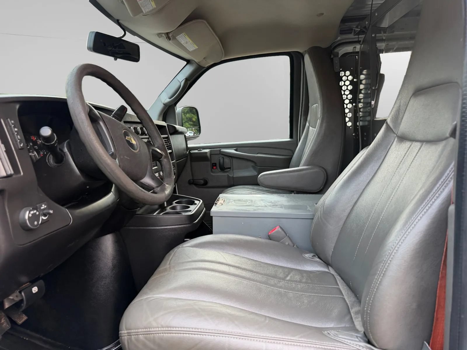 Used 2013 Chevrolet Express 2500 RWD image 11