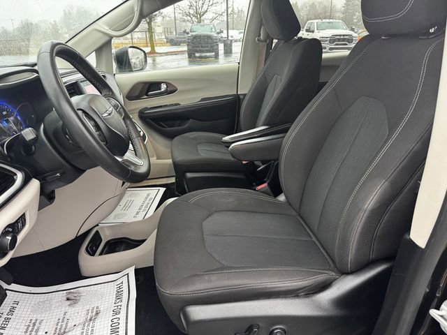 Certified 2022 Chrysler Voyager LX FWD image 22