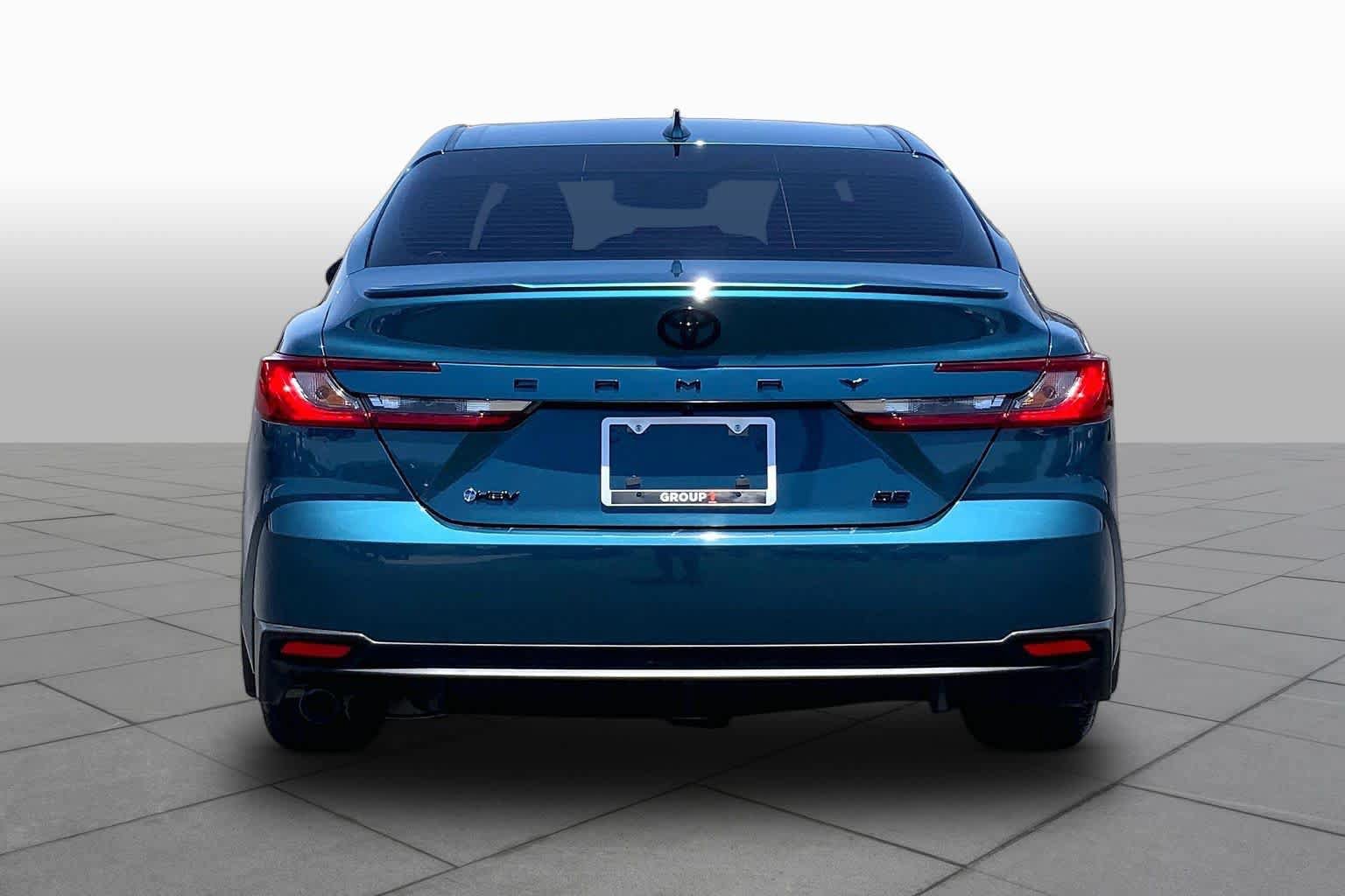 Used 2026 Toyota Camry SE w/ Convenience Package FWD image 5