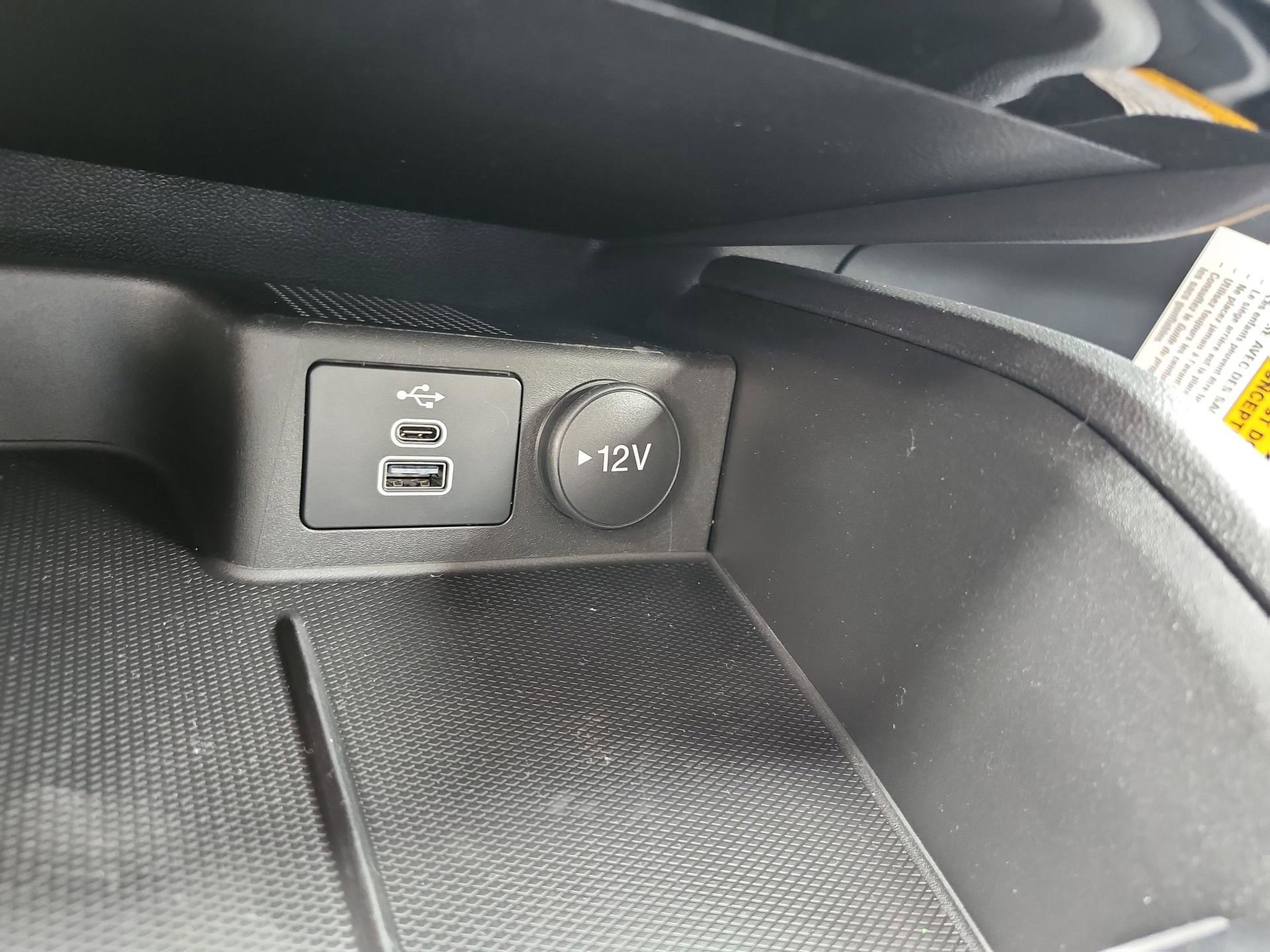 New 2025 Ford Escape SE image 30