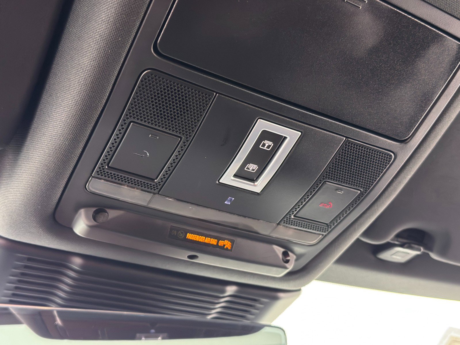 Used 2021 Land Rover Discovery Sport SE R-Dynamic image 35