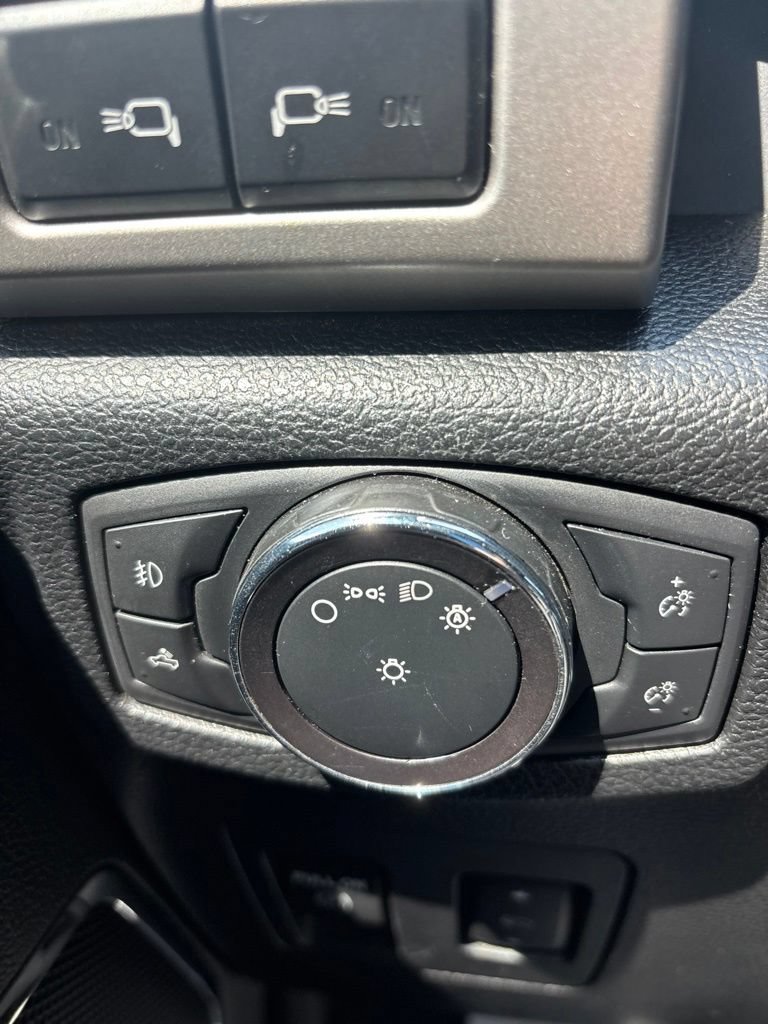 Used 2019 Ford F150 Lariat w/ Equipment Group 502A Luxury AWD/4WD image 21