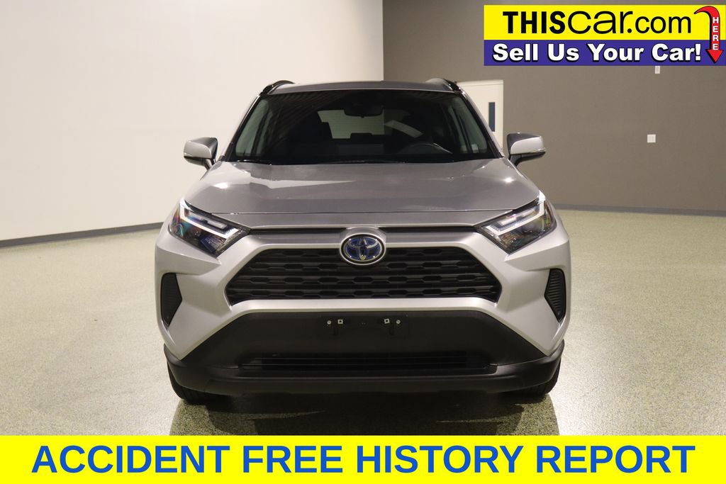Used 2022 Toyota RAV4 XLE w/ Convenience Package AWD/4WD image 3