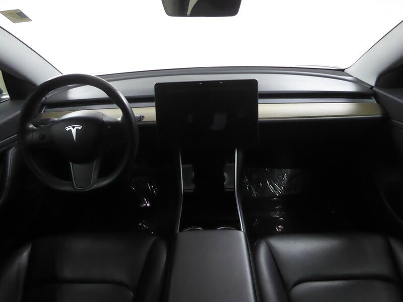 Used 2018 Tesla Model 3 image 9