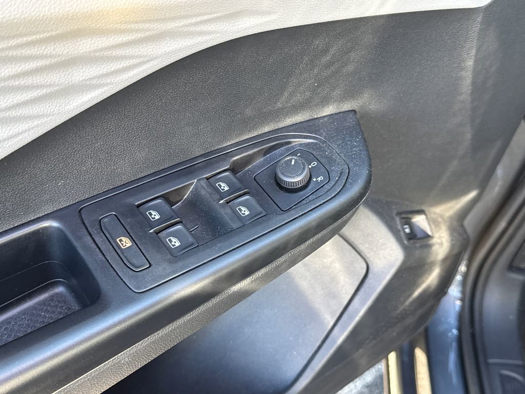 Used 2023 Volkswagen Taos S FWD image 9
