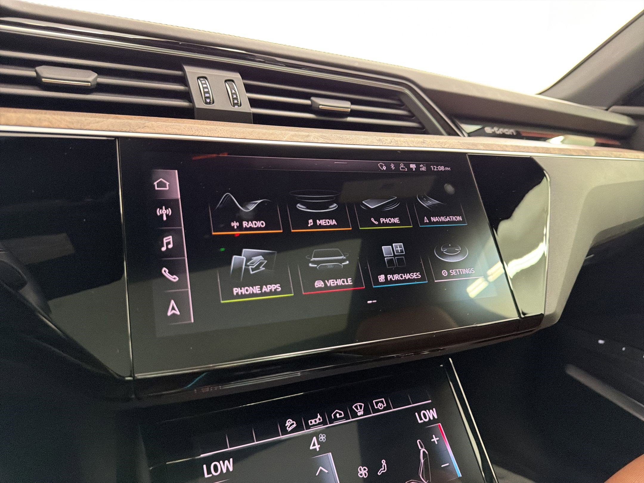 Used 2019 Audi e-tron Prestige w/ Prestige Package AWD/4WD image 24