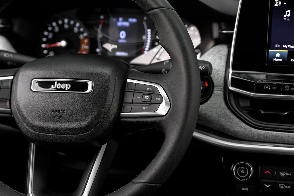 Used 2022 Jeep Compass Latitude image 27