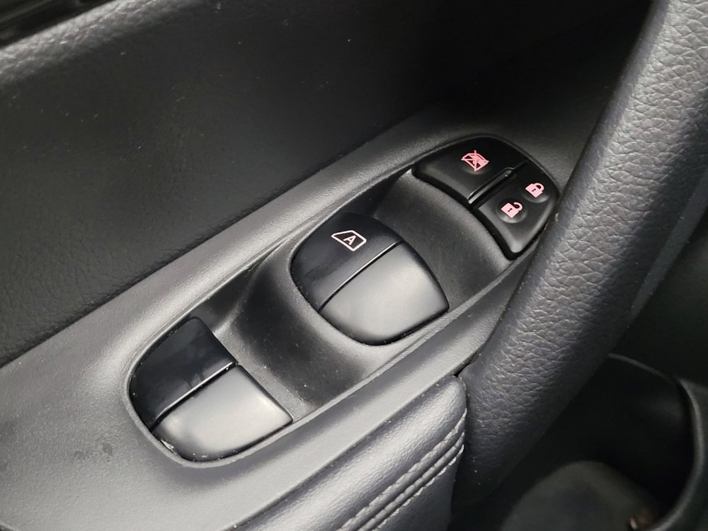 Used 2019 Nissan Rogue S image 27