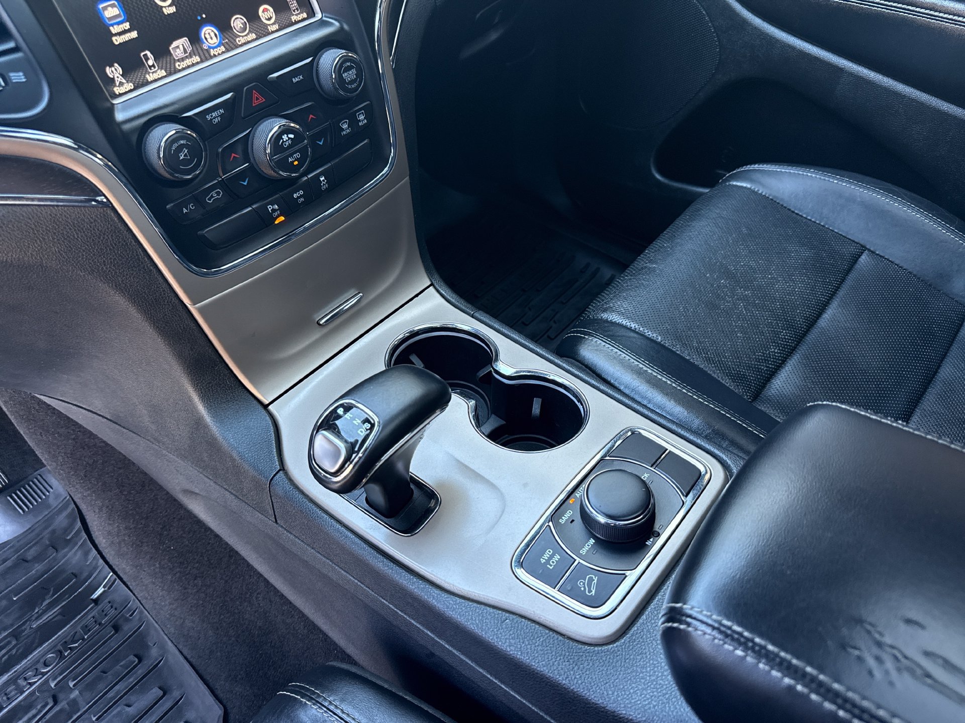 Used 2015 Jeep Grand Cherokee Limited AWD/4WD image 12