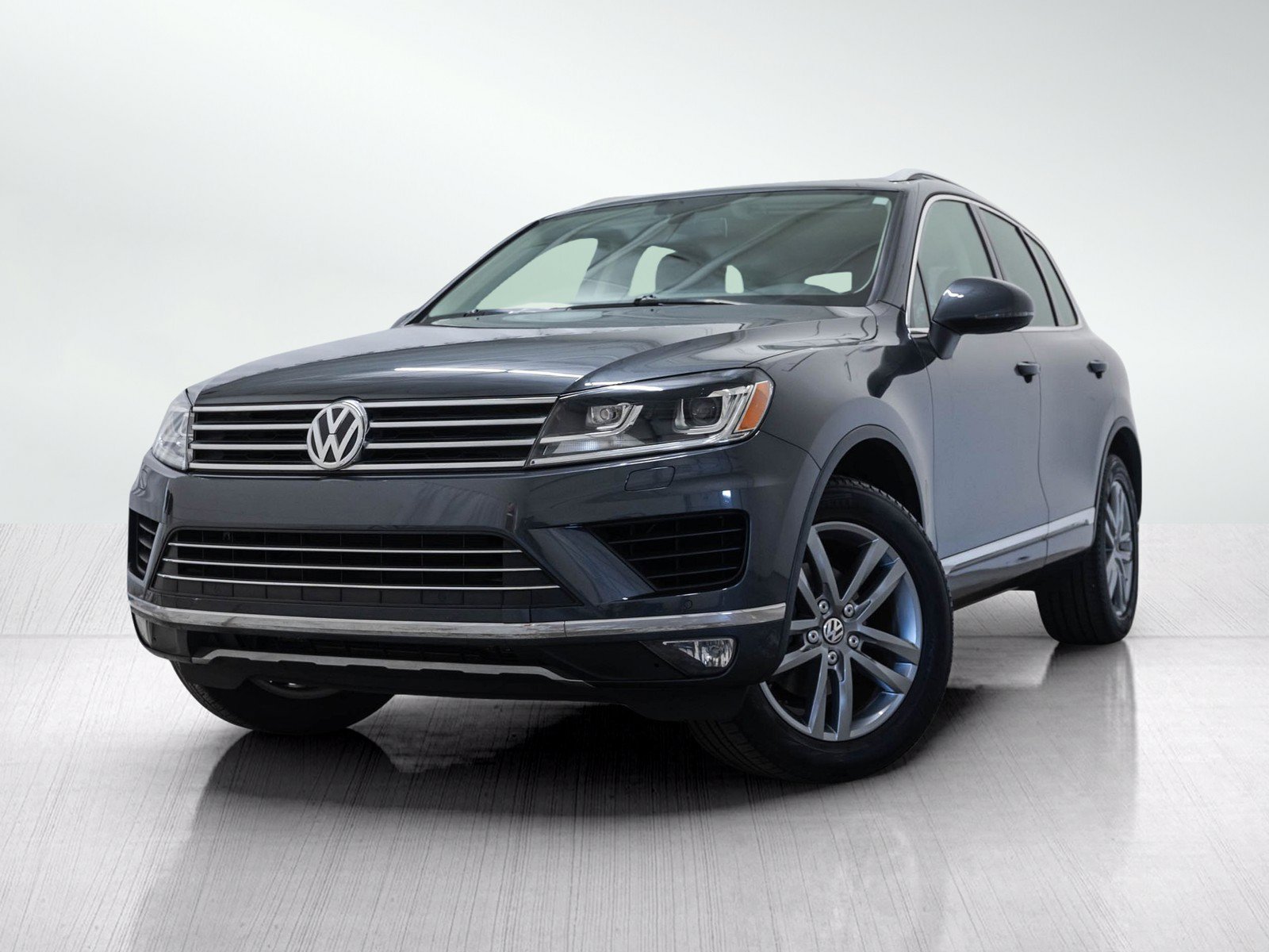 Used 2015 Volkswagen Touareg VR6 AWD/4WD image 1