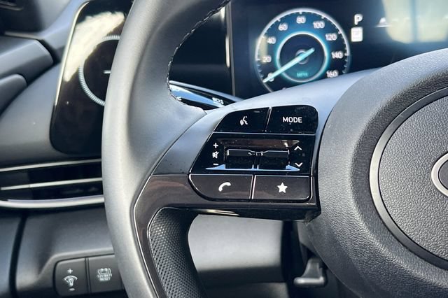 Certified 2025 Hyundai Elantra SEL FWD image 29