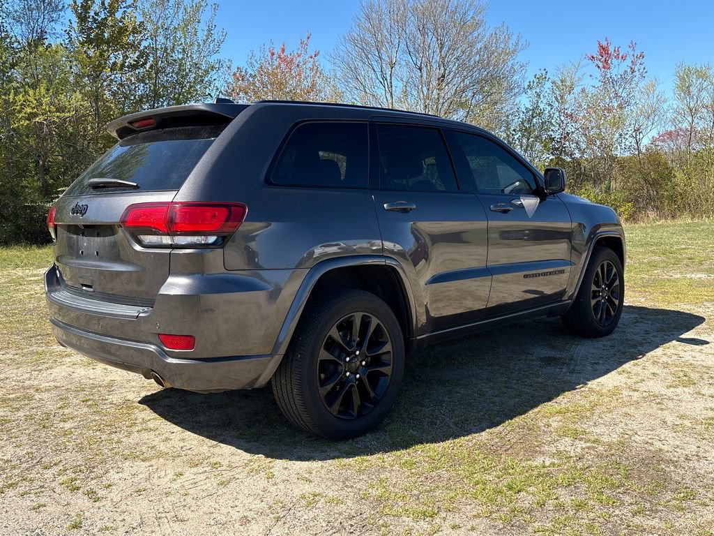 Used 2019 Jeep Grand Cherokee Altitude AWD/4WD image 3