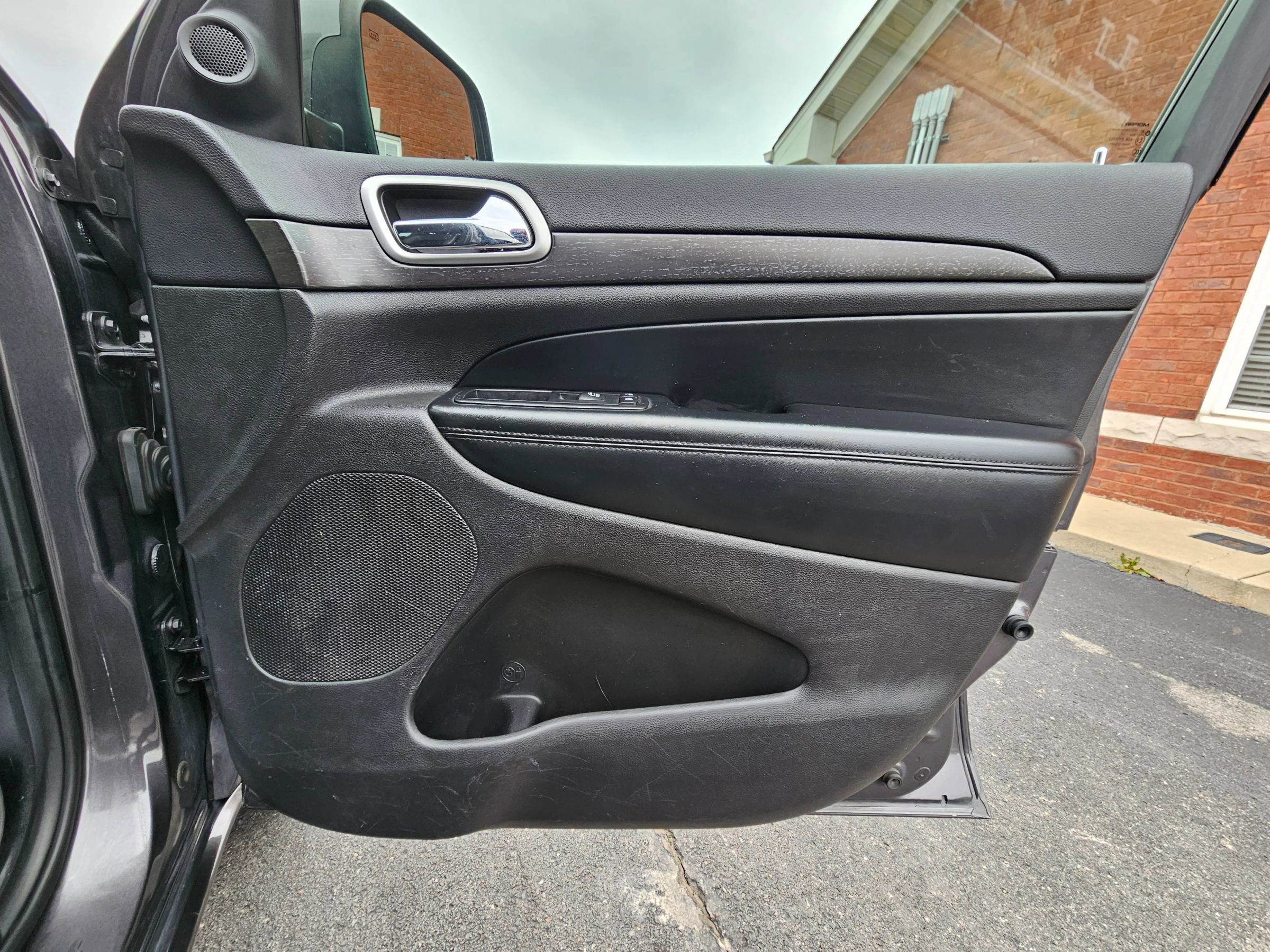 Used 2017 Jeep Grand Cherokee Altitude image 16