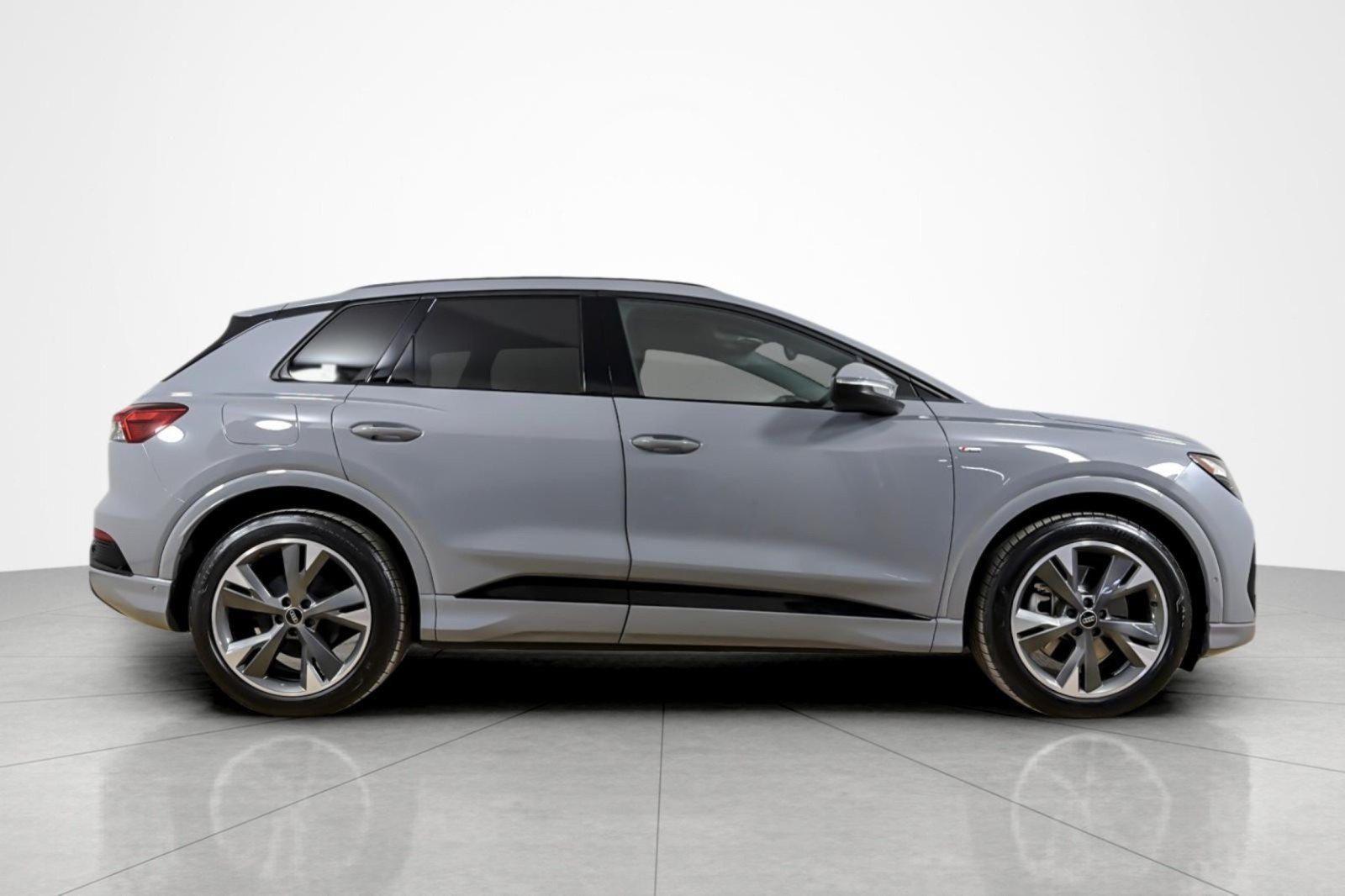 Certified 2024 Audi Q4 e-tron Premium Plus w/ Premium Plus AWD/4WD image 6
