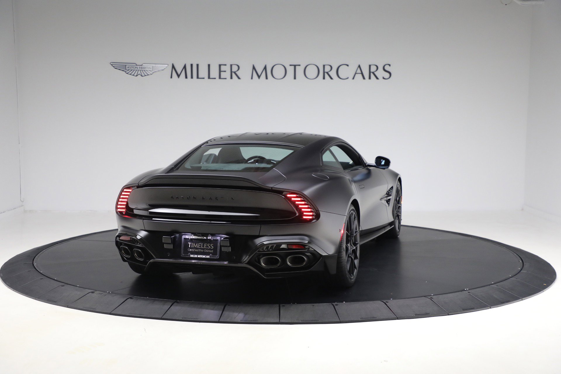 Used 2025 Aston Martin Vanquish image 8