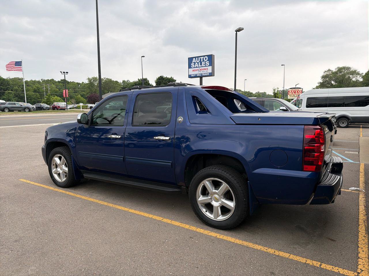 Used 2013 Chevrolet Avalanche LS w/ All-Star Edition AWD/4WD image 9