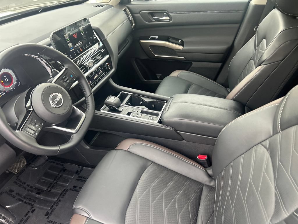 Used 2025 Nissan Pathfinder Platinum w/ Cargo Package FWD image 11
