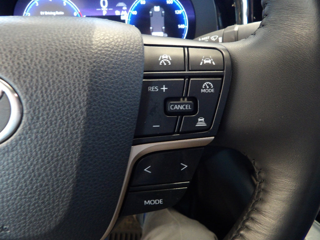 Used 2023 Toyota Crown XLE image 31