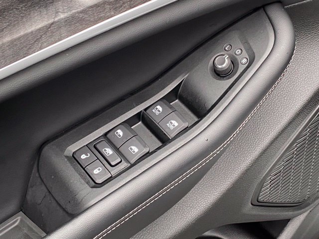 Used 2025 Jeep Grand Cherokee L Limited w/ Luxury Tech Group II AWD/4WD image 12