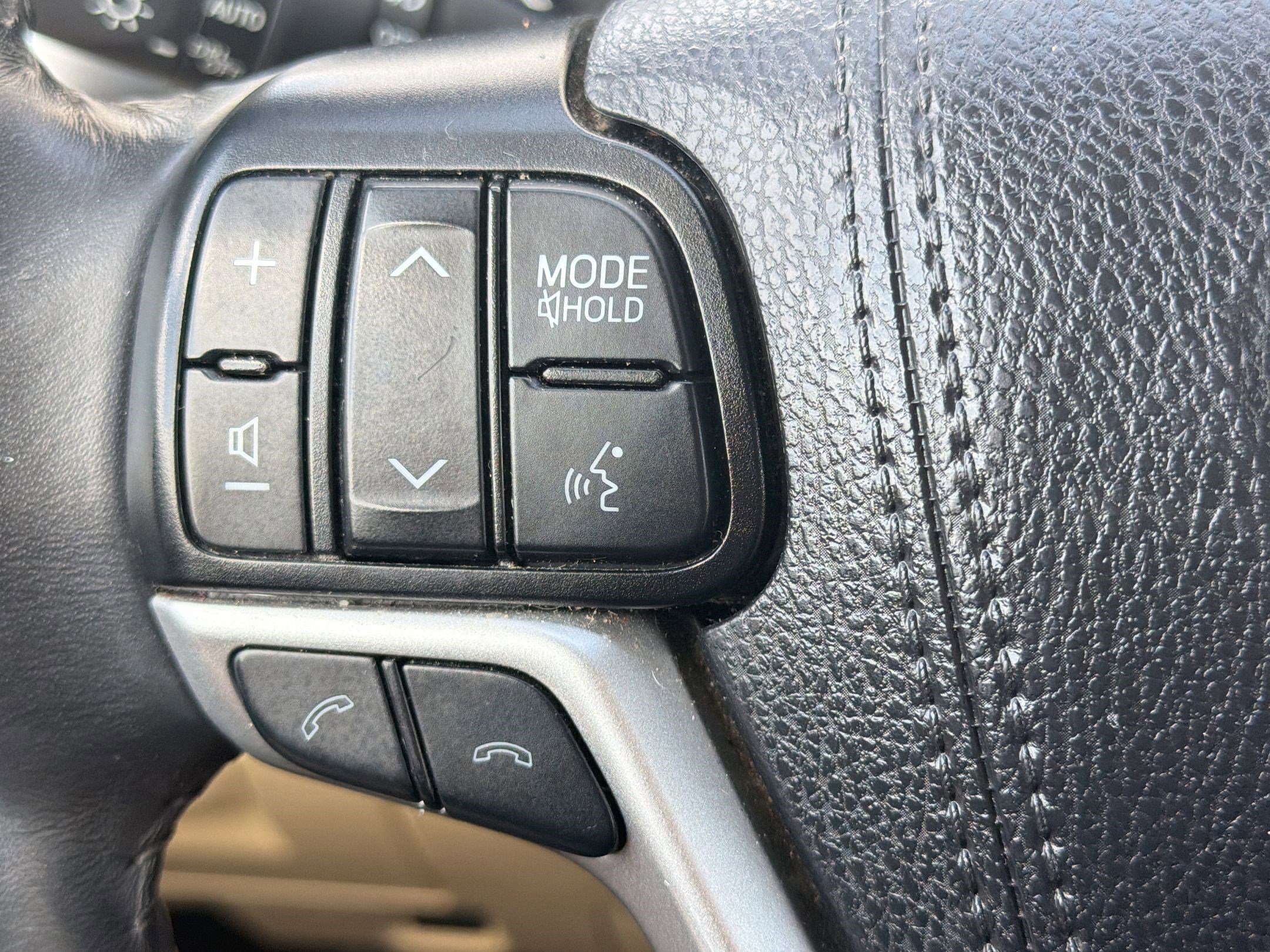 Used 2019 Toyota Highlander XLE image 16