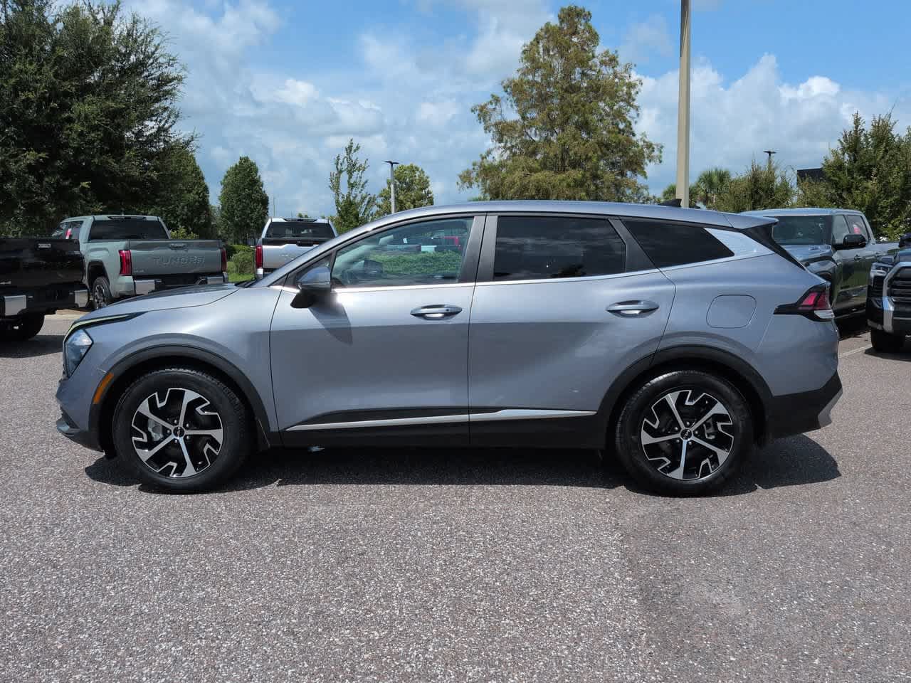 Used 2023 Kia Sportage EX FWD image 3