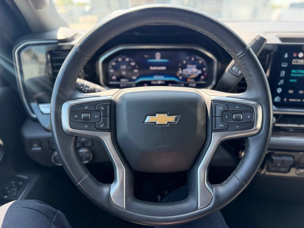 Used 2025 Chevrolet Silverado 2500 LT w/ Convenience Package AWD/4WD image 6