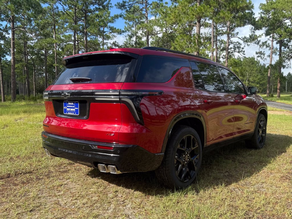 New 2026 Chevrolet Traverse RS w/ LPO, Floor Liner Package FWD image 5