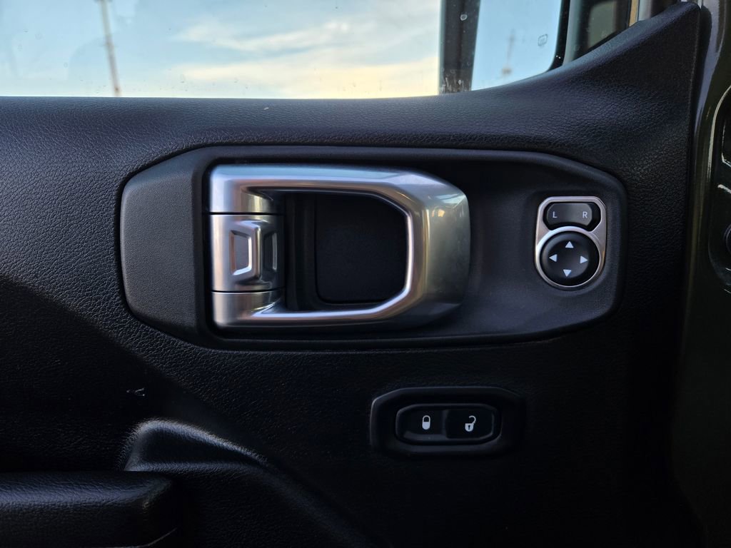 Used 2021 Jeep Wrangler Unlimited Willys image 11