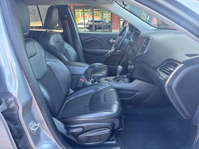 Used 2020 Jeep Cherokee Latitude Plus w/ Cold Weather Group image 19