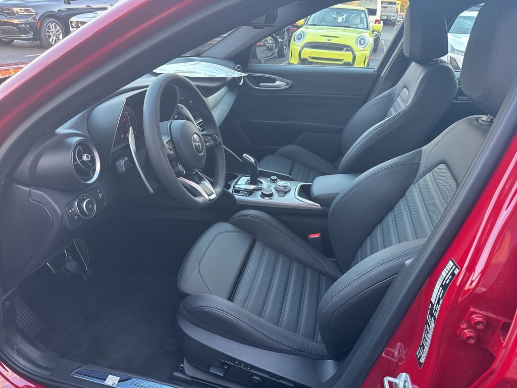 New 2025 Alfa Romeo Giulia AWD w/ Veloce Package AWD image 11