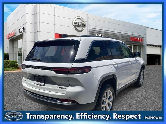 Used 2023 Jeep Grand Cherokee Limited AWD/4WD image 5