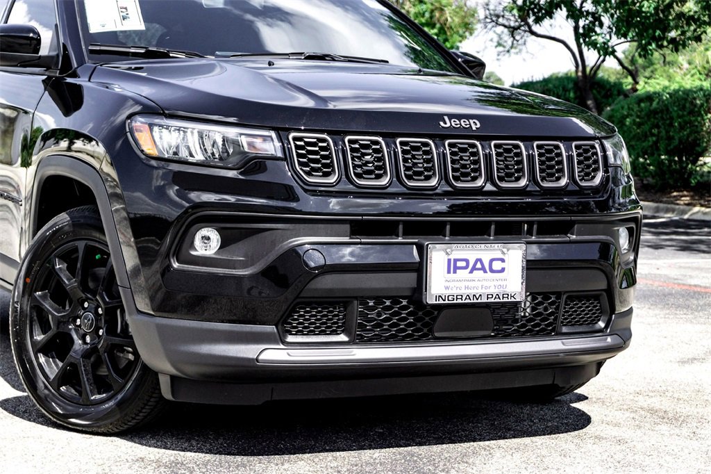 New 2026 Jeep Compass Latitude image 3