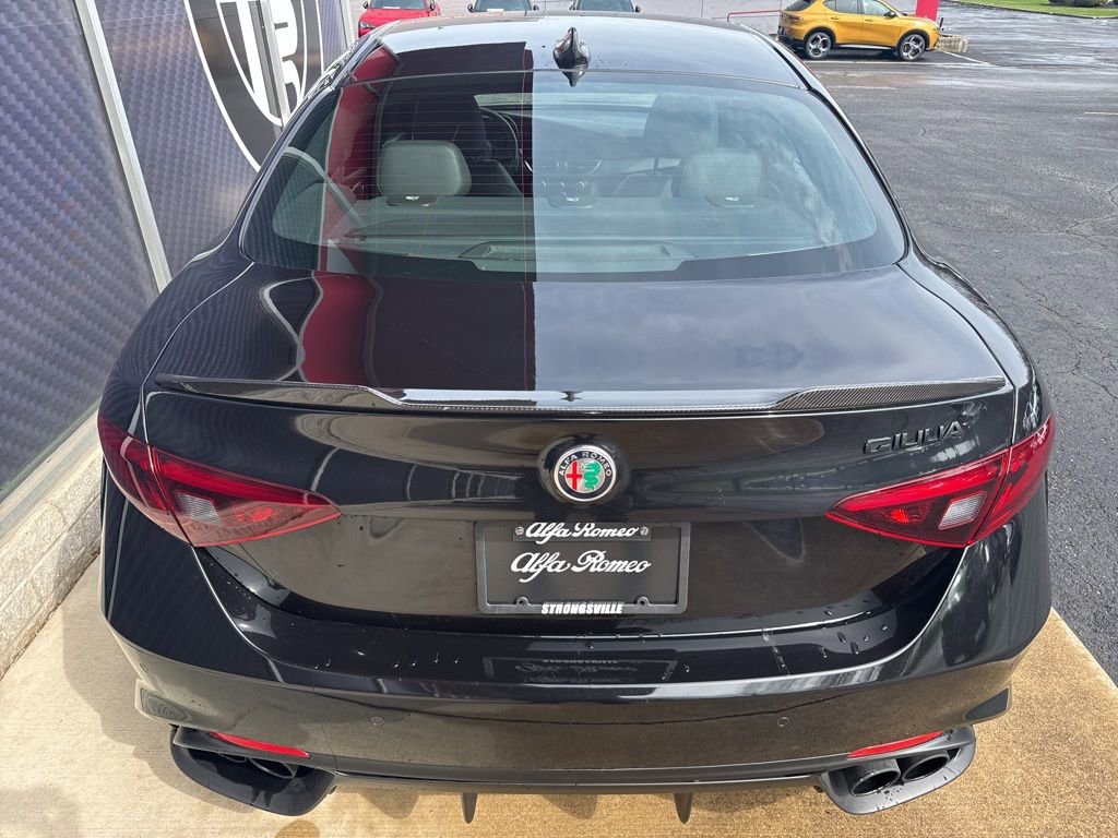 Used 2018 Alfa Romeo Giulia Quadrifoglio image 10