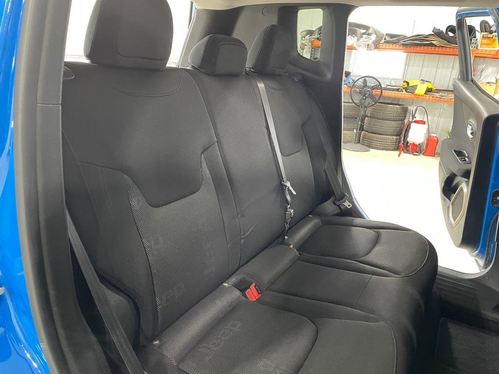 Used 2015 Jeep Renegade Latitude AWD/4WD image 20