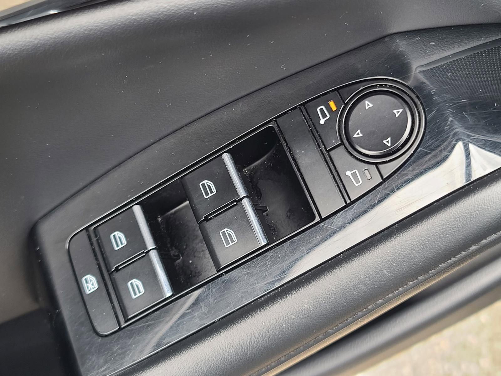 Used 2023 MAZDA MAZDA3 s image 11