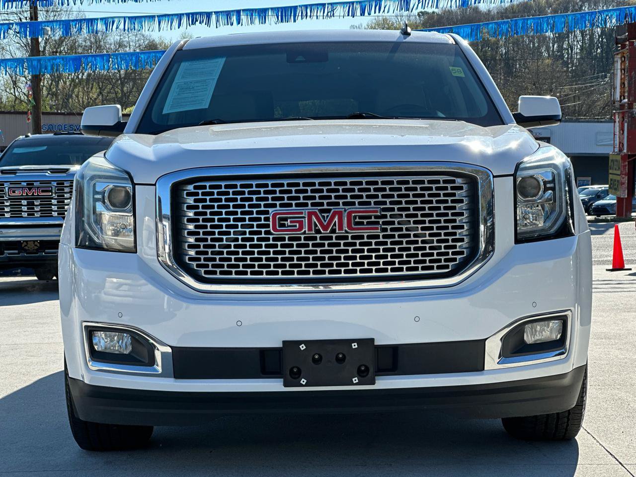 Used 2015 GMC Yukon XL Denali w/ Touring Package AWD/4WD image 2