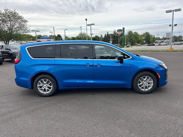 New 2027 Chrysler Pacifica Select w/ Family Tech Group FWD image 30