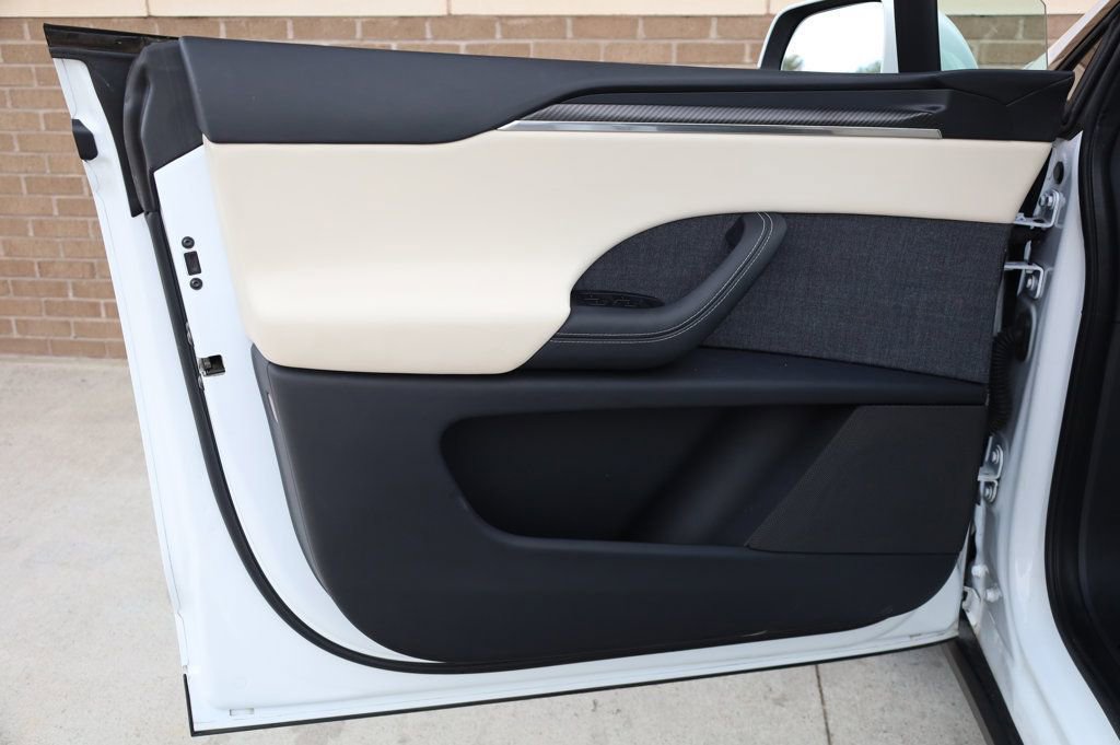 Used 2022 Tesla Model X Plaid image 16
