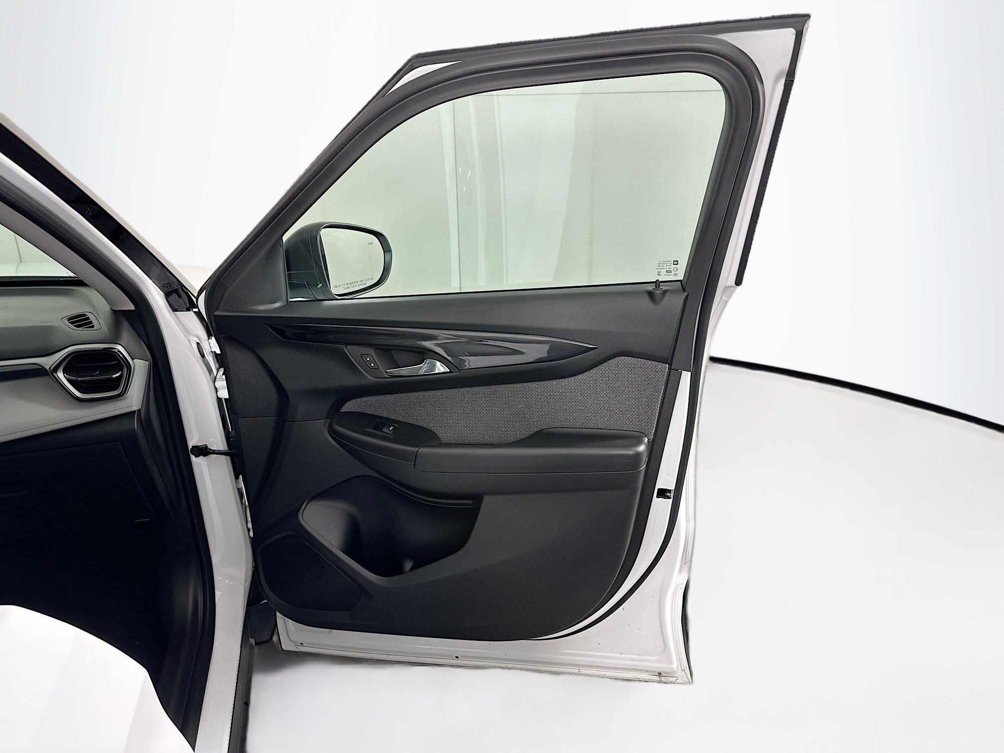 Used 2025 Chevrolet TrailBlazer LS w/ LS Convenience Package image 30