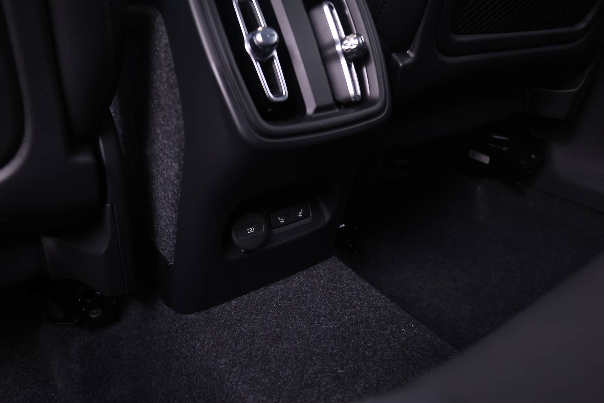 New 2026 Volvo XC40 B5 Ultra w/ Climate Package AWD/4WD image 18