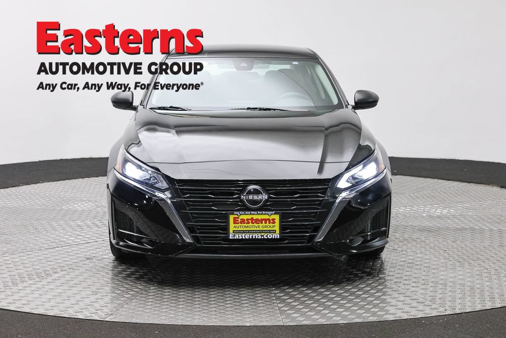 Used 2024 Nissan Altima 2.5 SV FWD image 2