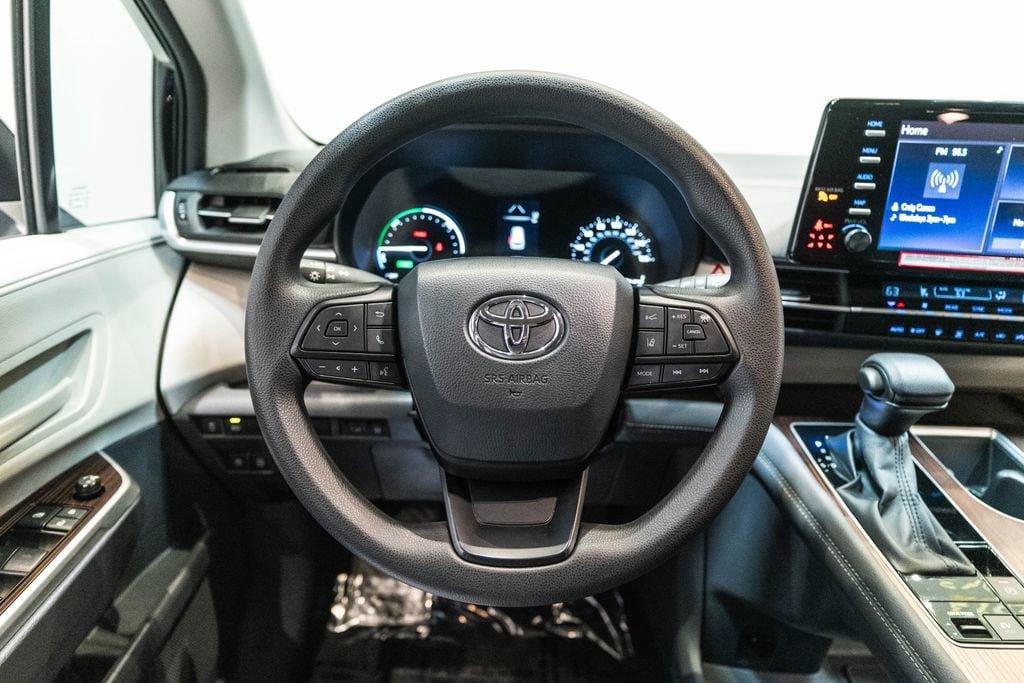 Certified 2024 Toyota Sienna LE image 16