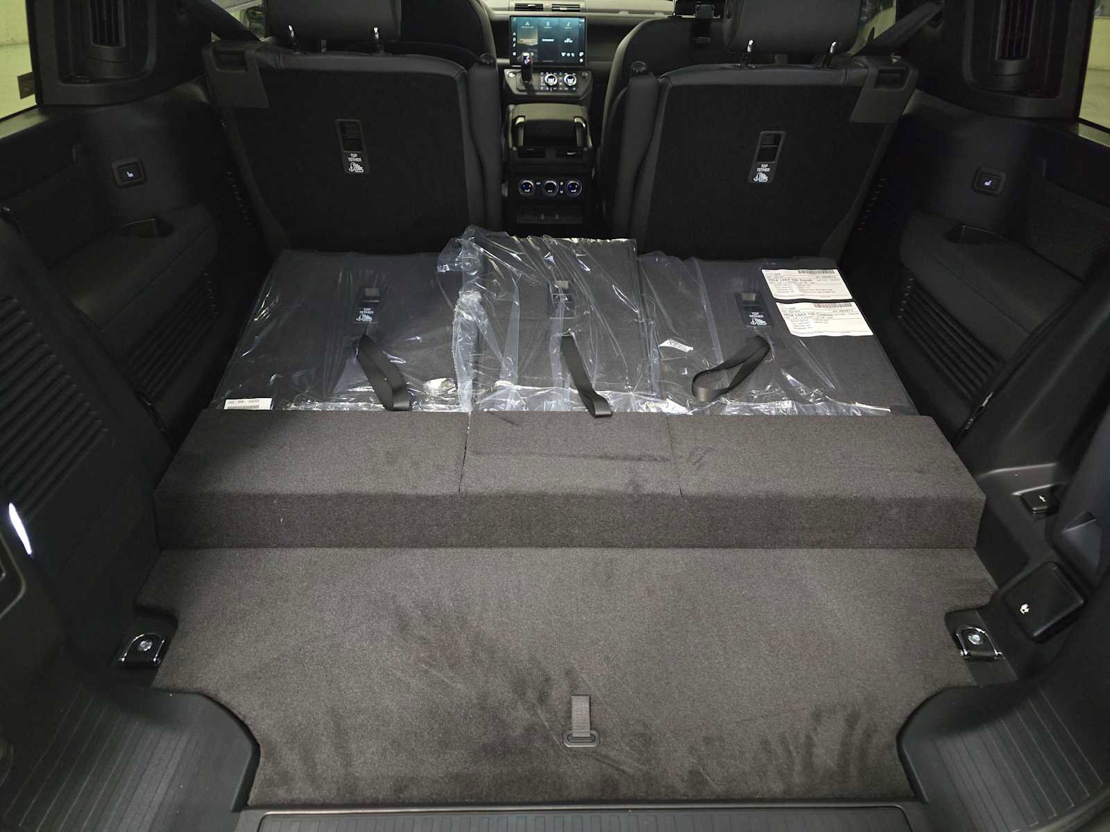 New 2026 Land Rover Defender 130 X-Dynamic SE image 16