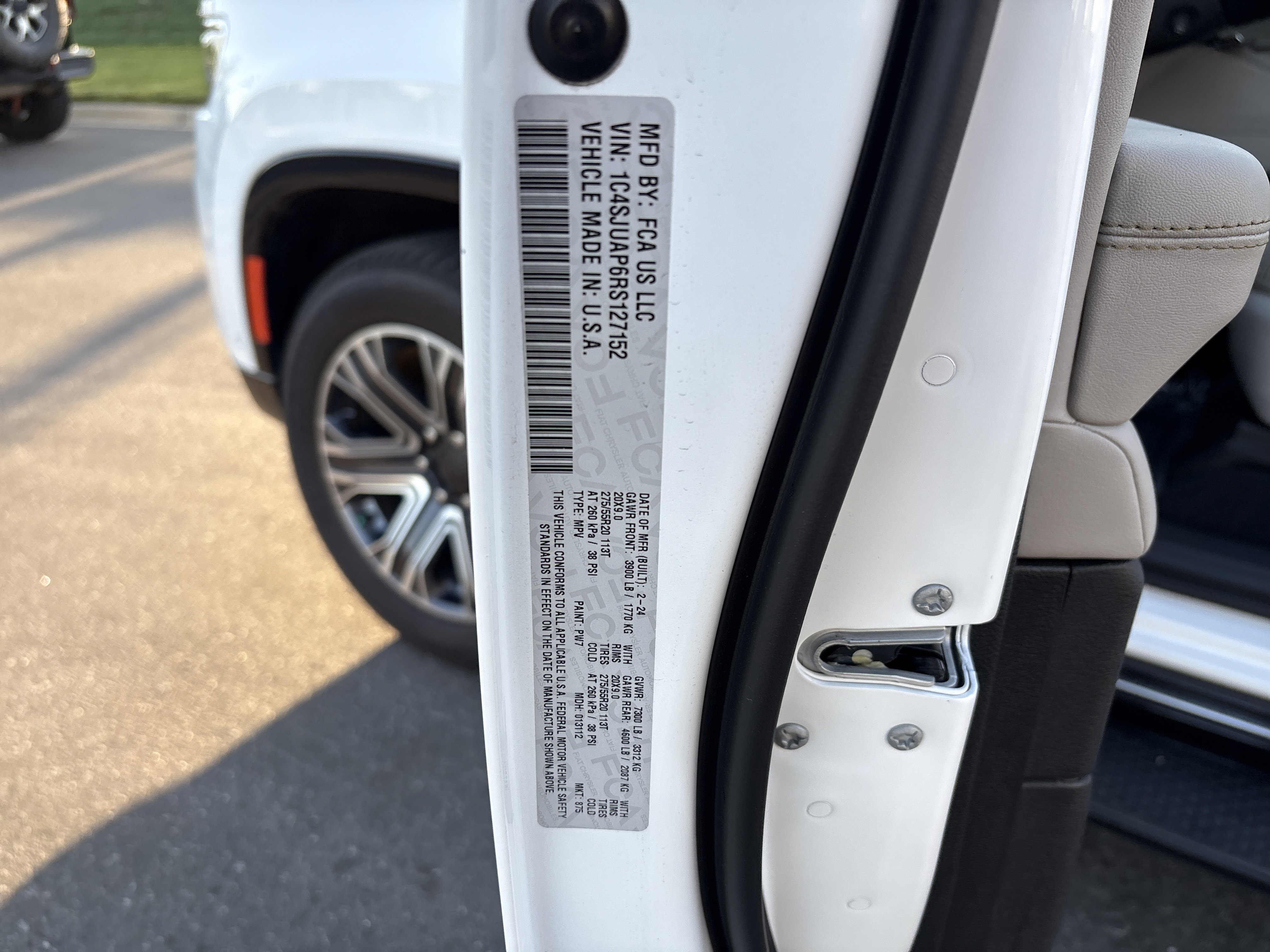 Used 2024 Jeep Wagoneer 2WD w/ Premium Group I image 38