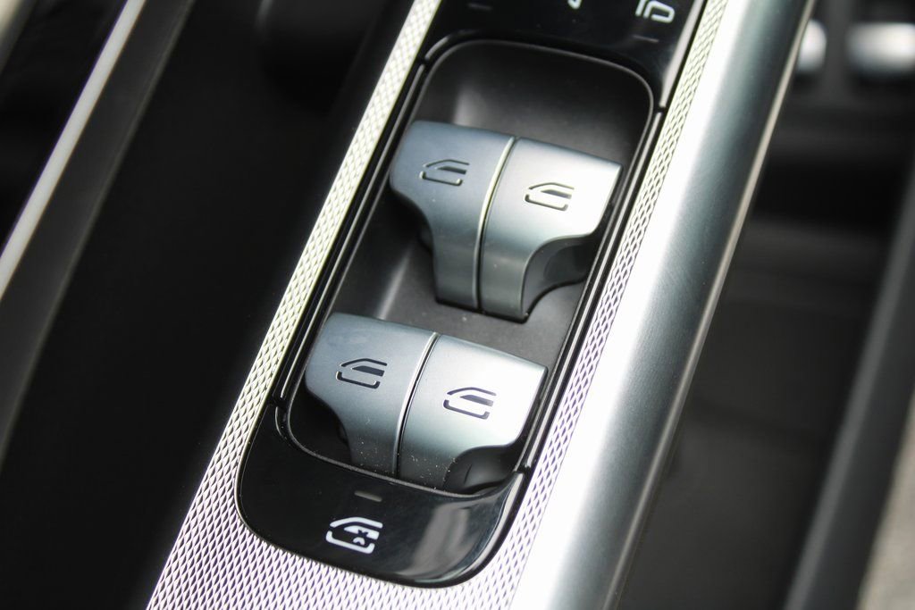 Used 2025 Mercedes-Benz GLC 350e image 20