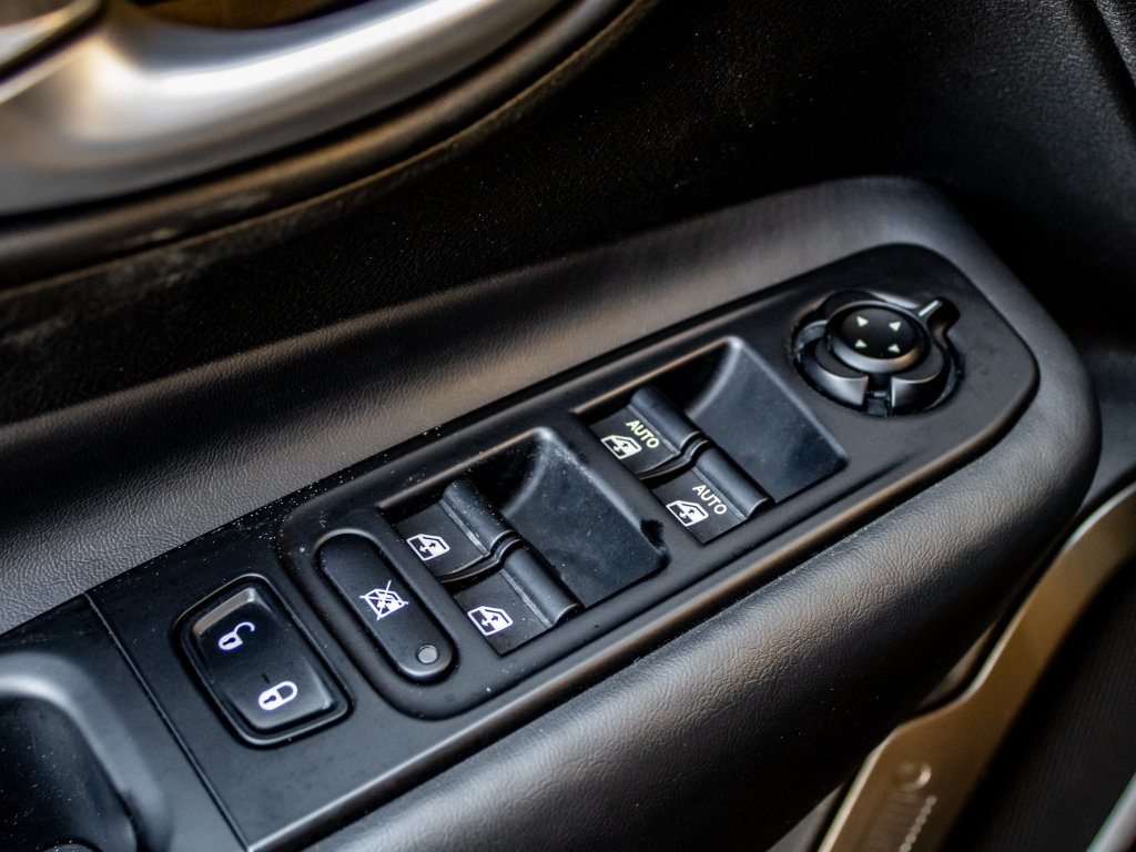 Used 2023 Jeep Renegade Limited AWD/4WD image 32
