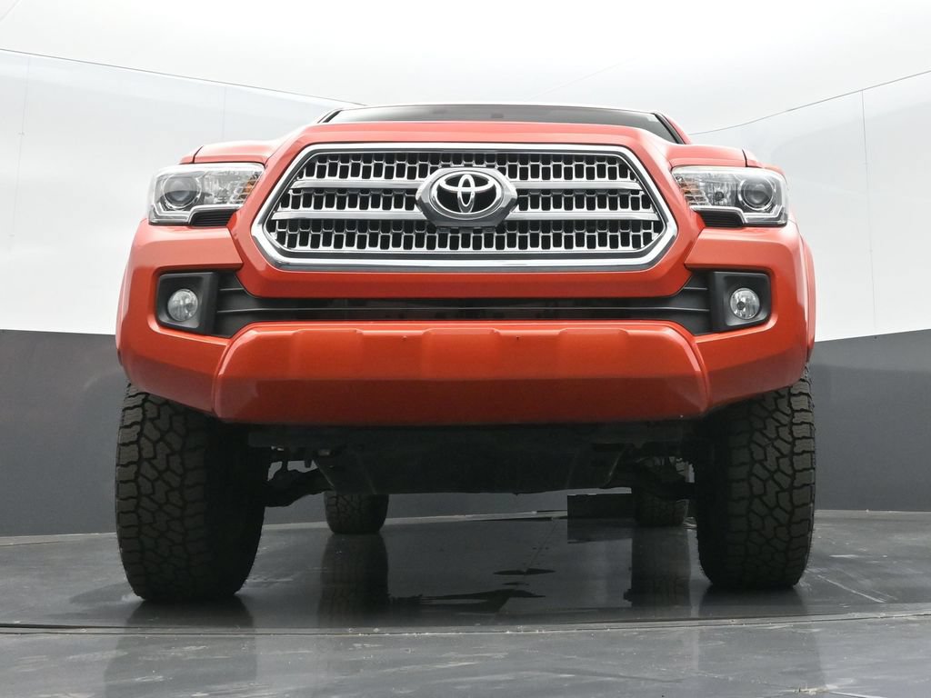Used 2016 Toyota Tacoma TRD Sport w/ Towing Package AWD/4WD image 11