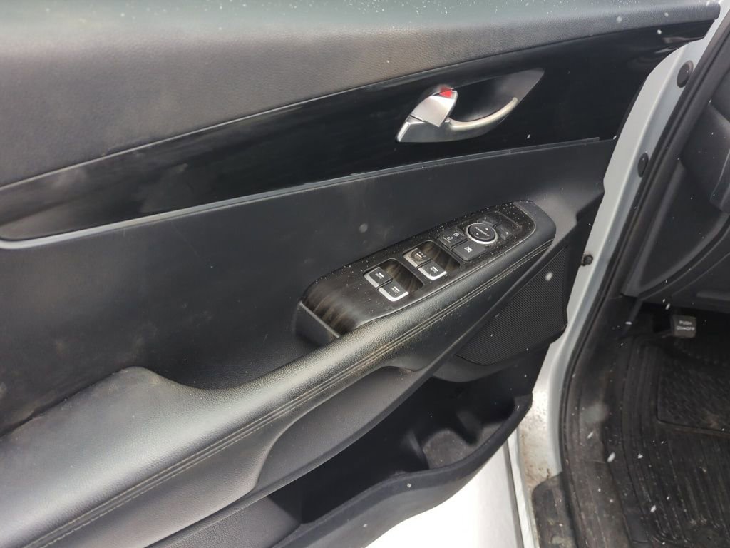 Used 2020 Kia Sorento LX image 9